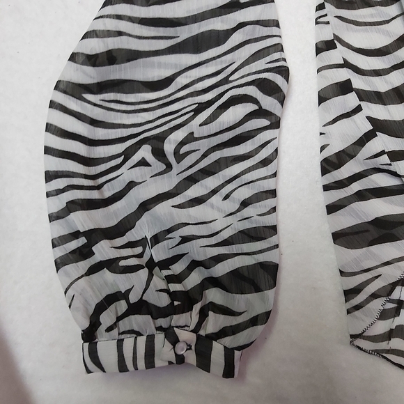 Tahari Zebra Print Long sleeves Blouse - Picture 9 of 11